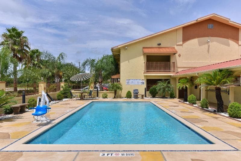Americas Best Value Inn & Suites Alvin Houston 5