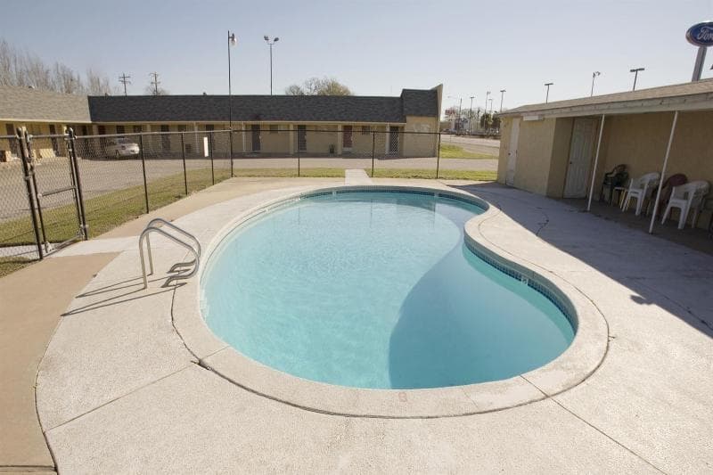 Americas Best Value Inn-Giddings 5
