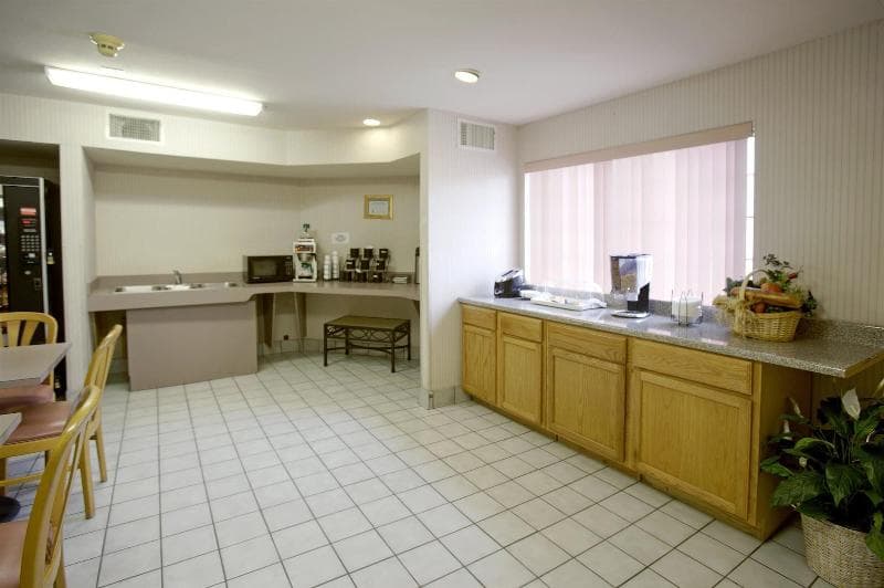 Americas Best Value Inn Addison Dallas photo 1