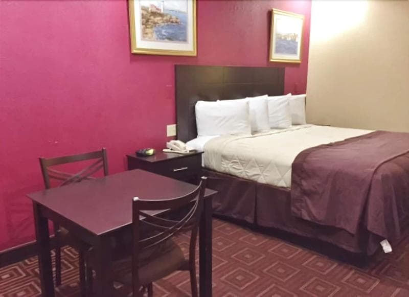 Americas Best Value Inn Baytown 4