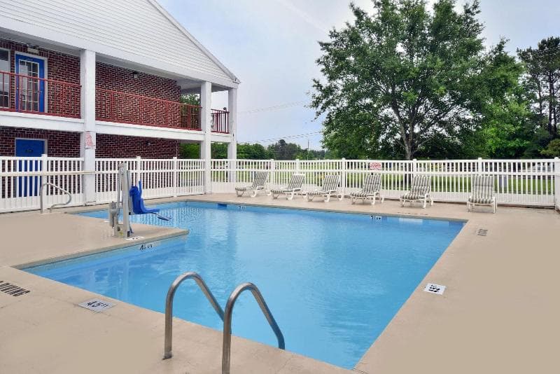 Americas Best Value Inn photo 1