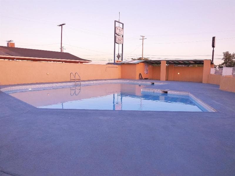 Americas Best Value Inn Hanford photo 1