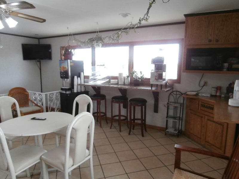 Americas Best Value Inn Suburban Motel 2