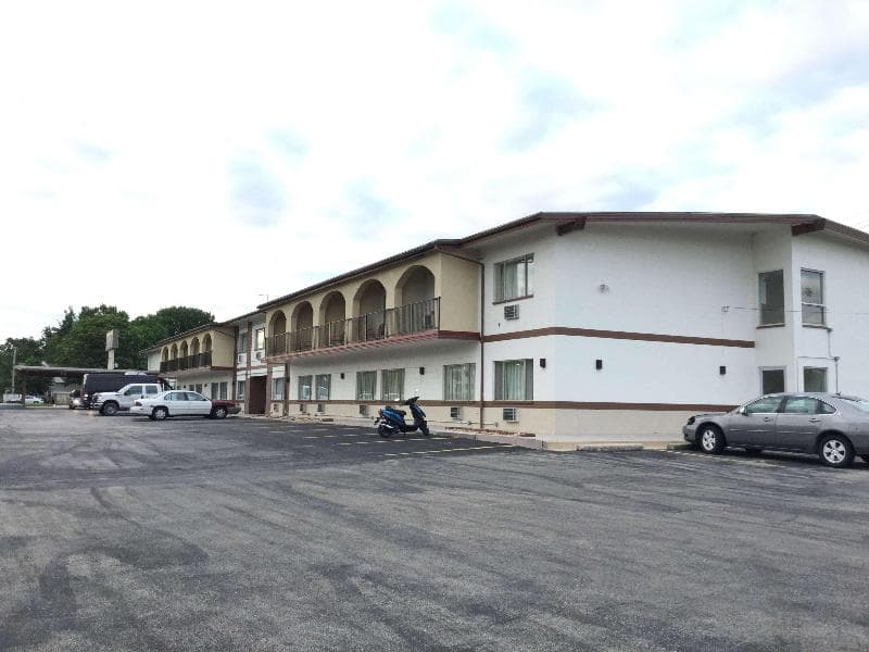 Americas Best Inn Urbana Champaign 4