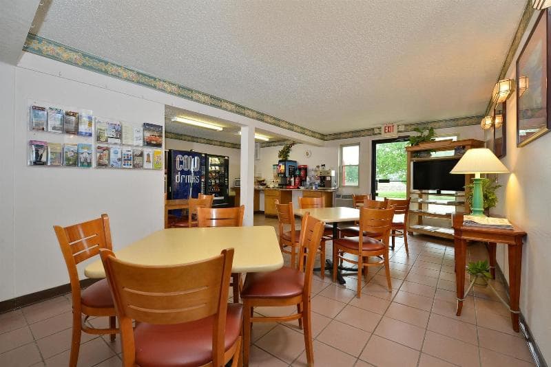 Americas Best Value Inn - Decatur 3