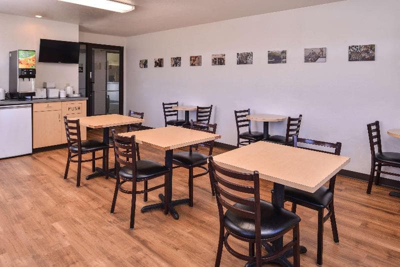 Americas Best Value Inn Missouri Valley 2