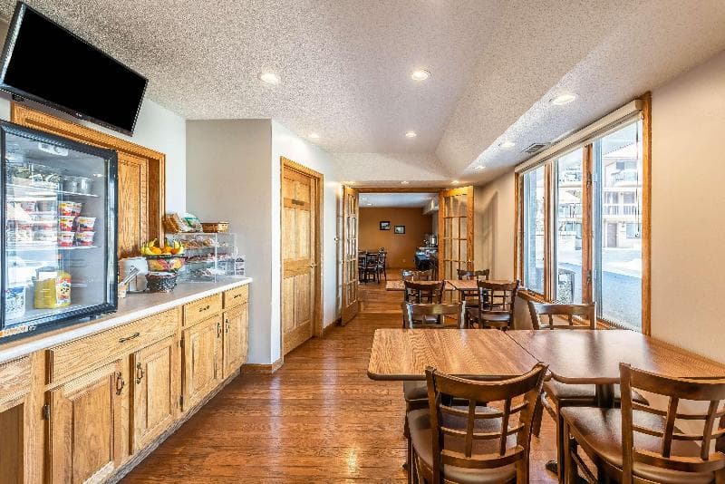 Americas Best Value Inn & Suites St. Marys 3