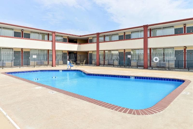 Americas Best Value Inn And Suites 3