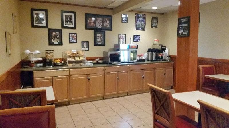 Americas Best Value Inn Foxboro 4