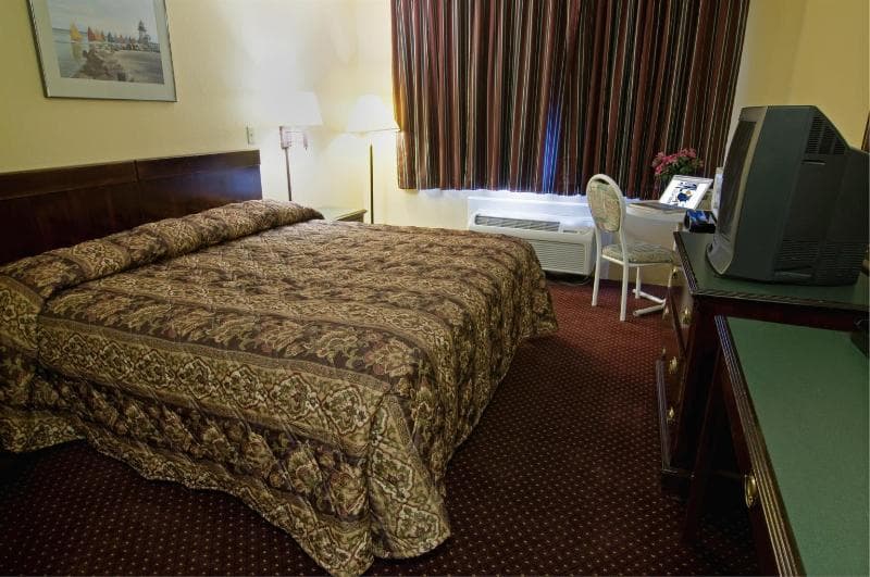 Americas Best Value Inn Foxboro 5