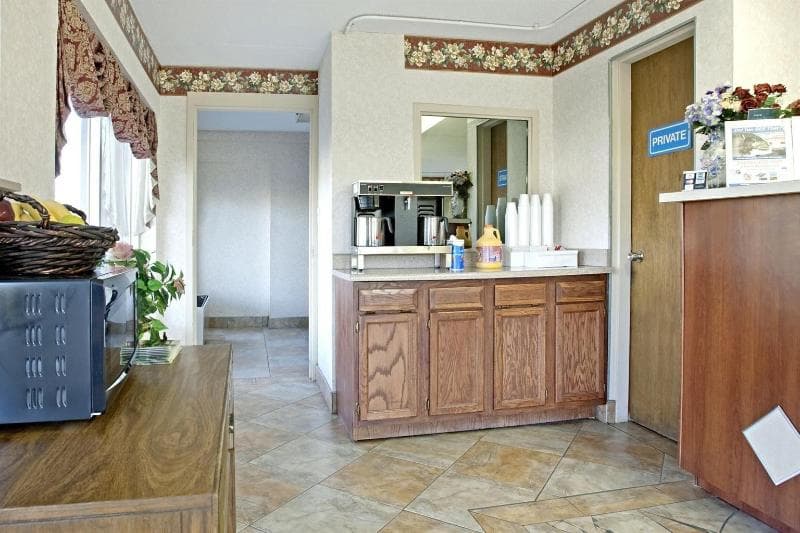 Americas Best Value Inn & Suites-Knoxville North 3