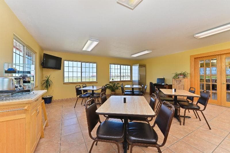 Americas Best Value Inn Kadoka 5