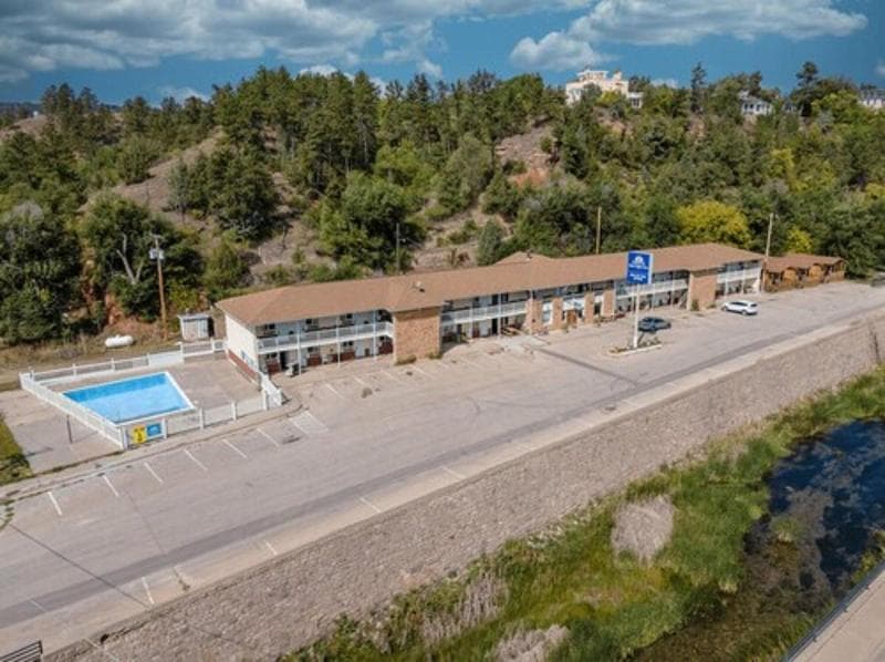 Americas Best Value Inn By The River-Hot Springs 2