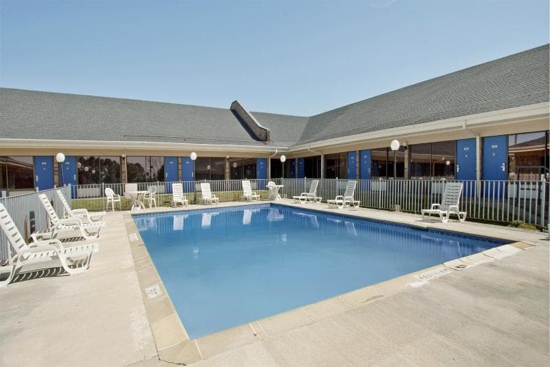 Americas Best Value Inn Forest 5