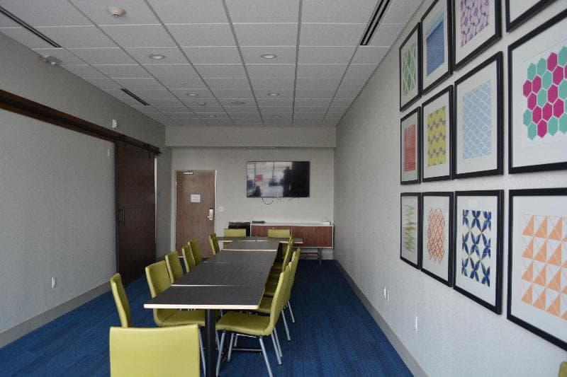 Holiday Inn Express & Suites Liberal 4