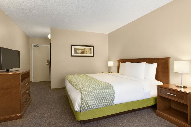 Colonial Square Inn & Suites Saskatoon 4
