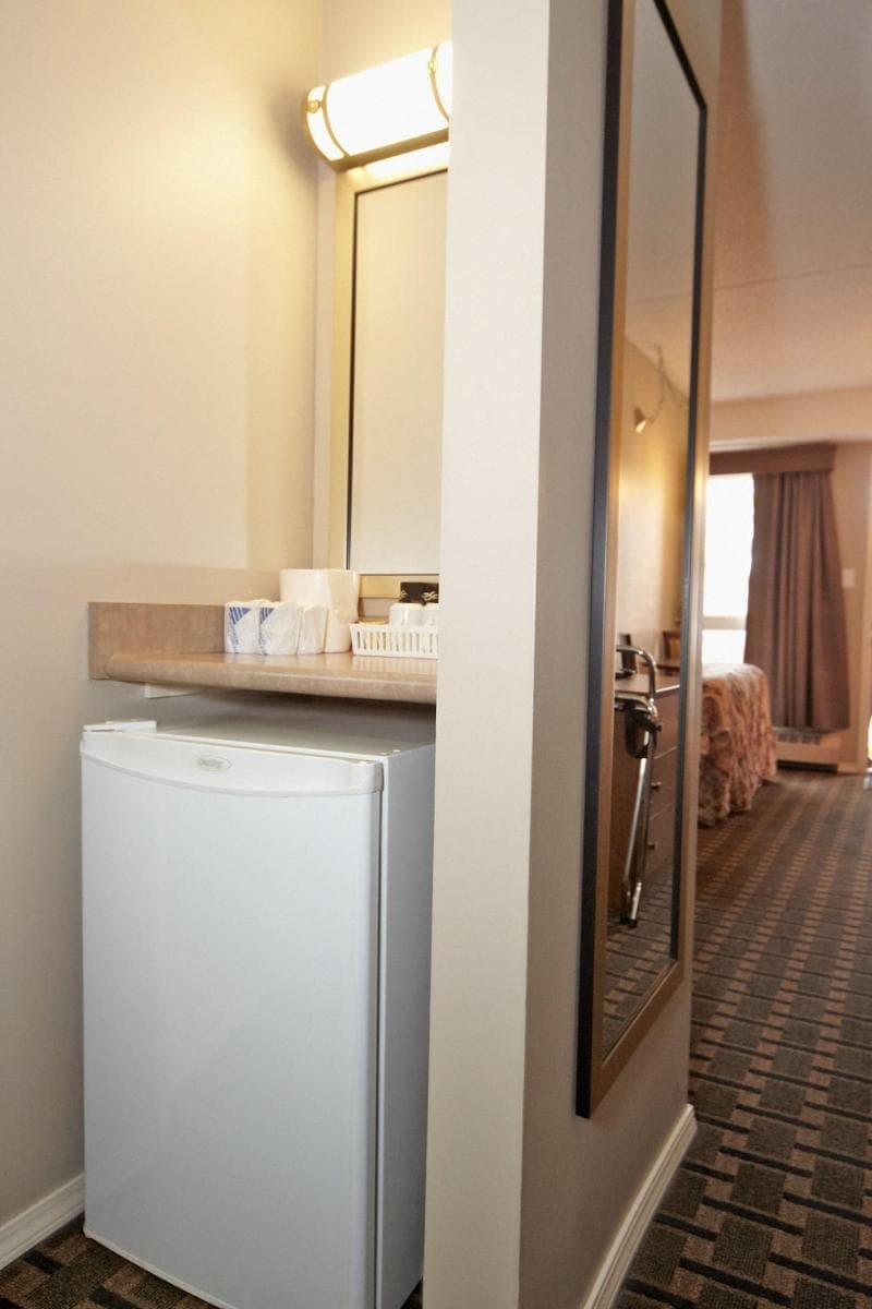 Colonial Square Inn & Suites Saskatoon 5