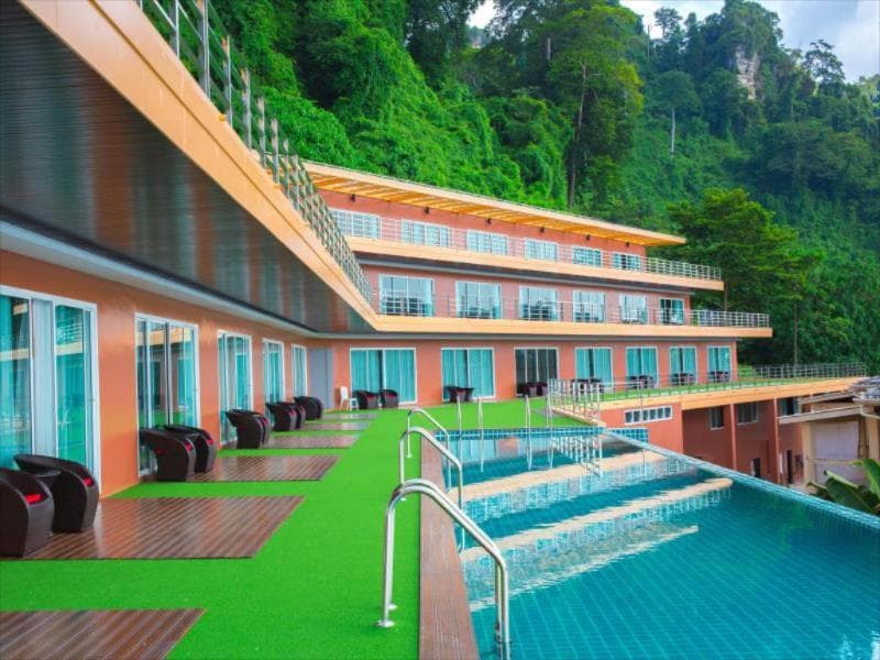 Phi Phi Cliff Beach Resort 3