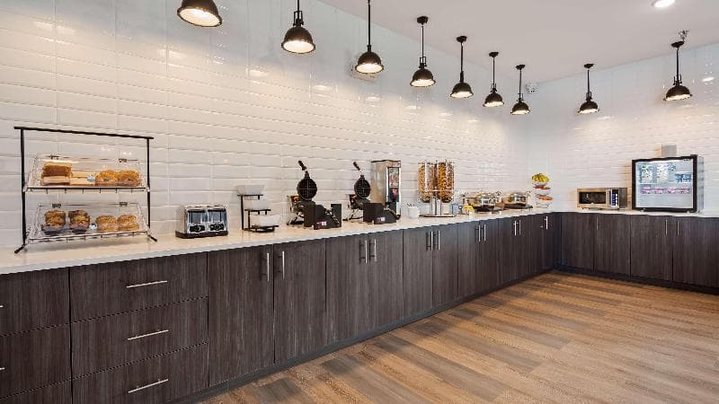 Best Western Plus Morden 3