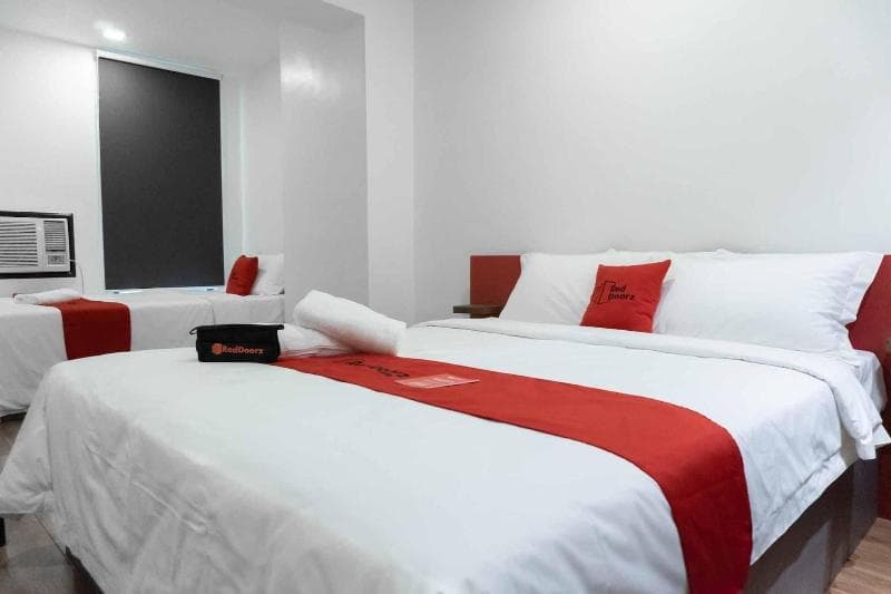 Reddoorz Plus Near Bamboo Organ Las Pinas 3