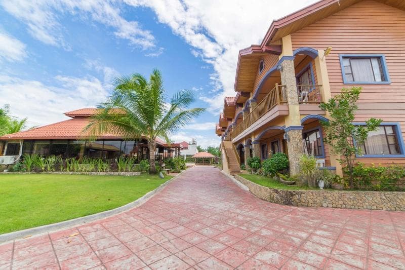Reddoorz Plus @ Starhomes Olivianville 2