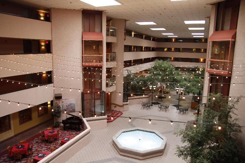 Ramada by Wyndham Viscount Suites Tucson East 4