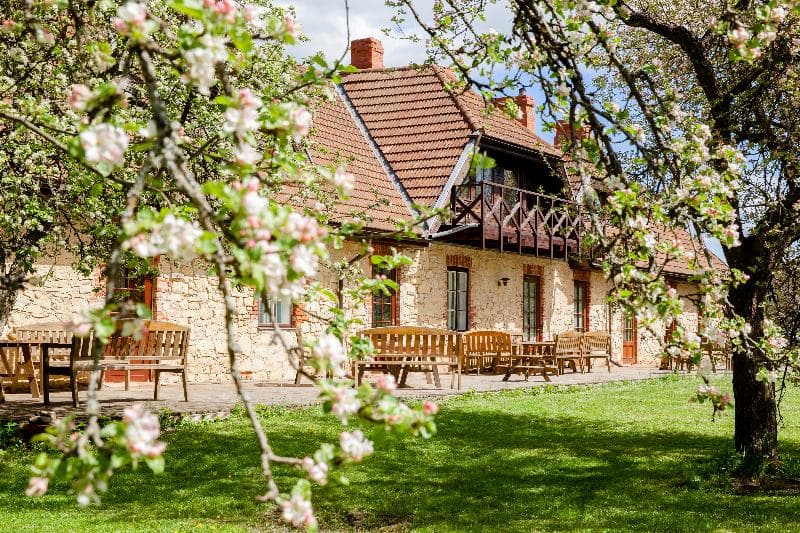 Karlamuiza Country Hotel main