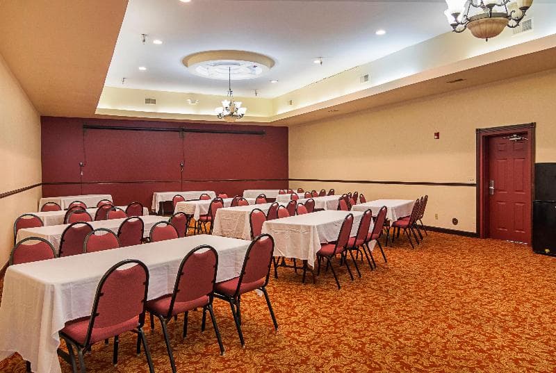 Red Roof Inn And Suites Lake Orion/ Auburn Hills photo 1