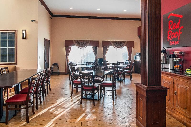 Red Roof Inn And Suites Lake Orion/ Auburn Hills 3