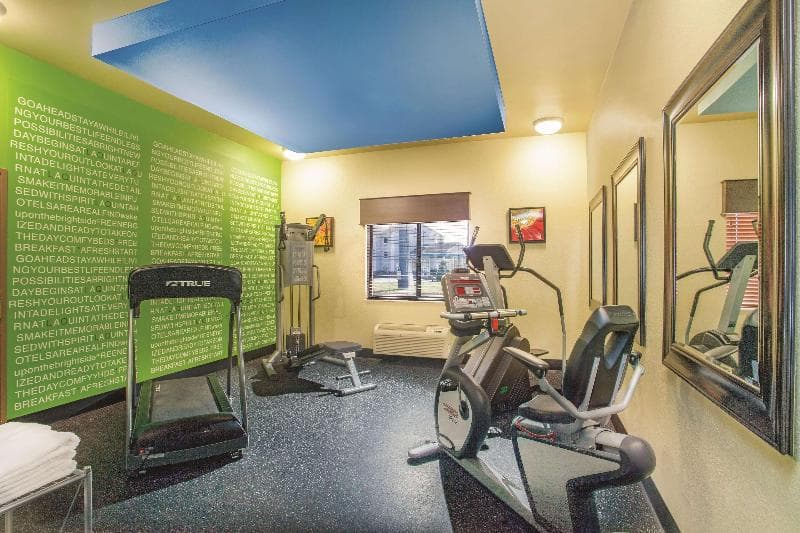 La Quinta Inn & Suites by Wyndham Elizabethtown photo 1