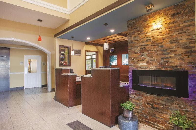 La Quinta Inn & Suites by Wyndham Elizabethtown 5