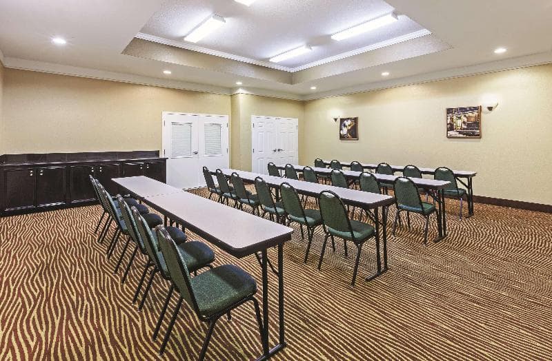 La Quinta Inn & Suites Pearland main