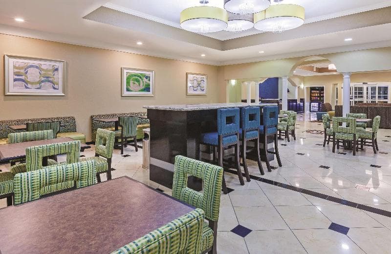 La Quinta Inn & Suites Pearland 3