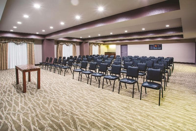 La Quinta Inn & Suites by Wyndham Russellville main