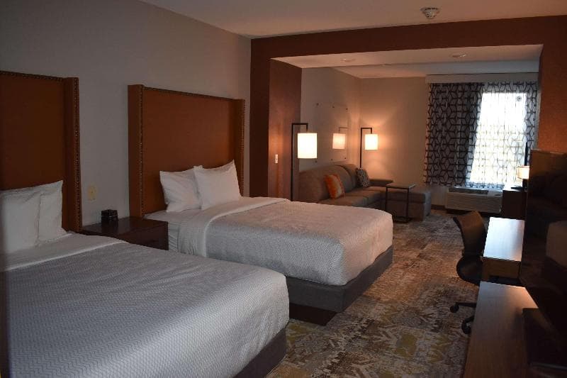 La Quinta Inn & Suites by Wyndham Flagstaff East I-40 5