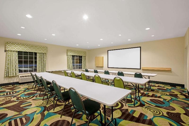 La Quinta Inn & Suites by Wyndham Grand Forks photo 1