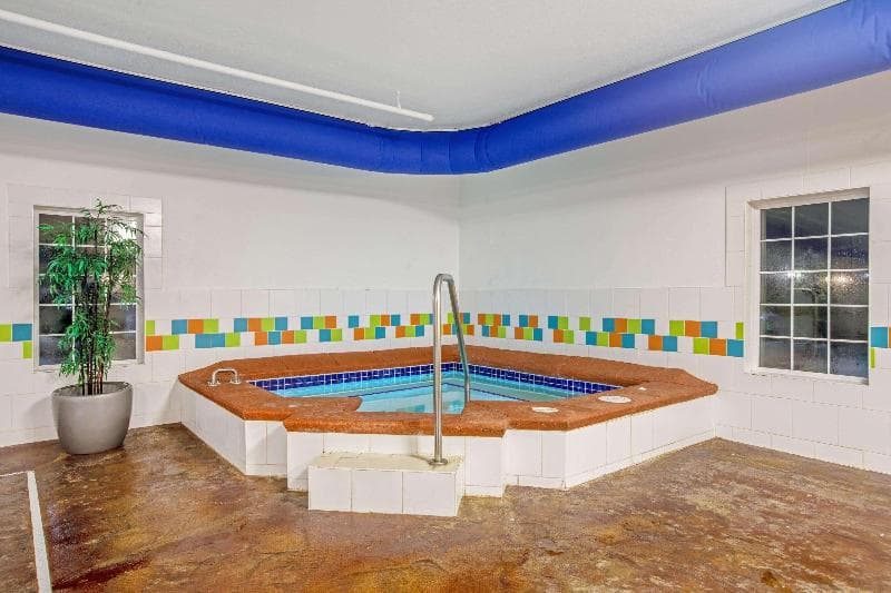 La Quinta Inn & Suites by Wyndham Grand Forks 5