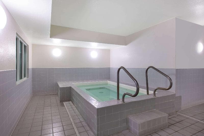 La Quinta Inn by Wyndham Lincoln 5