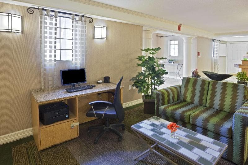 La Quinta Inn by Wyndham Phoenix Sky Harbor Airport photo 1
