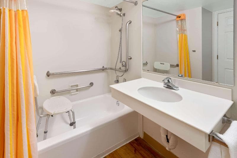 La Quinta Inn by Wyndham Phoenix Sky Harbor Airport 4