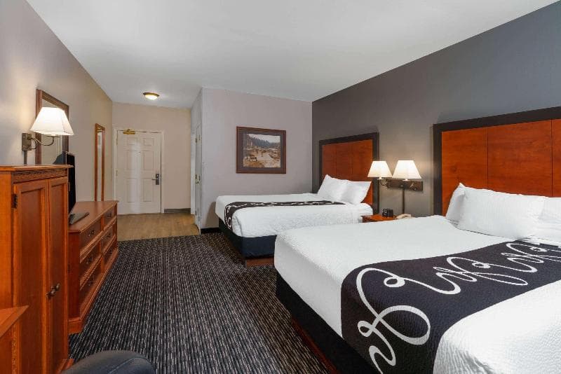 La Quinta Inn & Suites by Wyndham Rifle 5