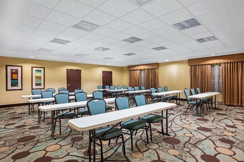 La Quinta Inn & Suites by Wyndham Sioux Falls photo 1
