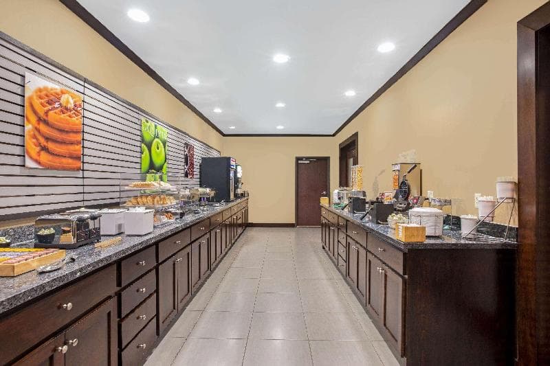 La Quinta Inn & Suites by Wyndham Sioux Falls 4