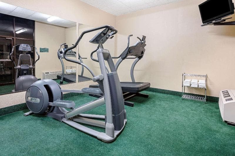 Cedar Street Hotel & Suites 3