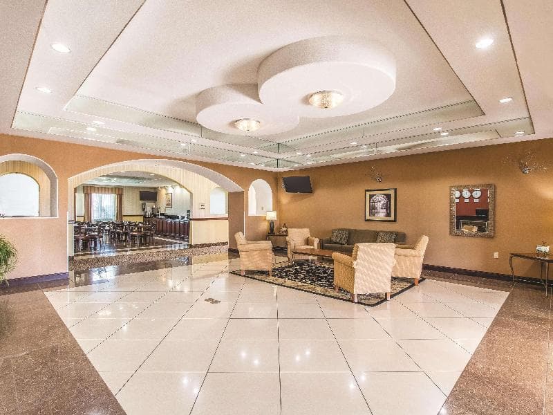 La Quinta Inn & Suites by Wyndham Bridgeport photo 1