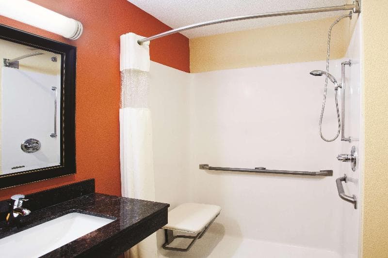 La Quinta Inn & Suites by Wyndham Florence 5