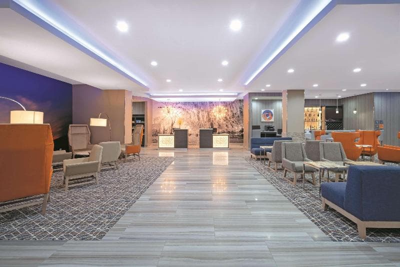 La Quinta Inn & Suites by Wyndham Opelika Auburn 5