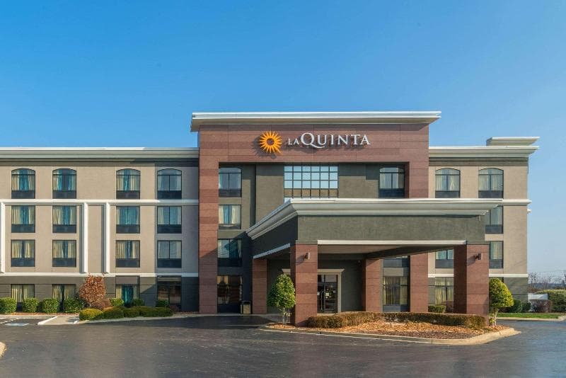 La Quinta Inn & Suites by Wyndham Clarksville photo 1