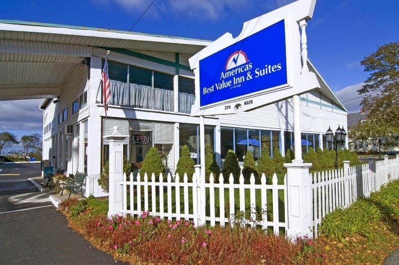 Americas Best Value Inn & Suites Hyannis Cape Cod 4