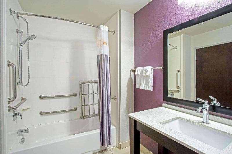 La Quinta Inn & Suites by Wyndham York 5